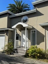 Building Photo - 692 Creek Dr