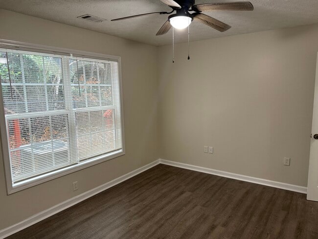 Building Photo - Carolyne Ridge Apartments