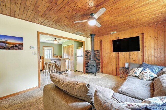 Building Photo - 52 Leroy Dr