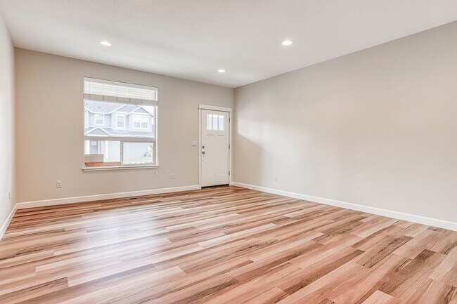 Building Photo - Spacious 4-Bedroom 3 Full Bathroom 2-Story...