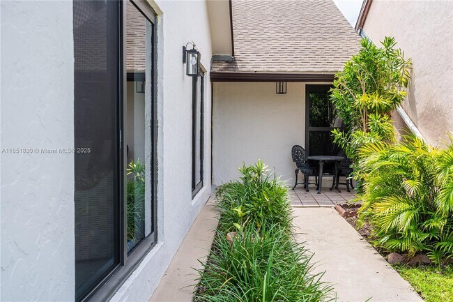 Foto del edificio - 7106 SW 103rd Pl