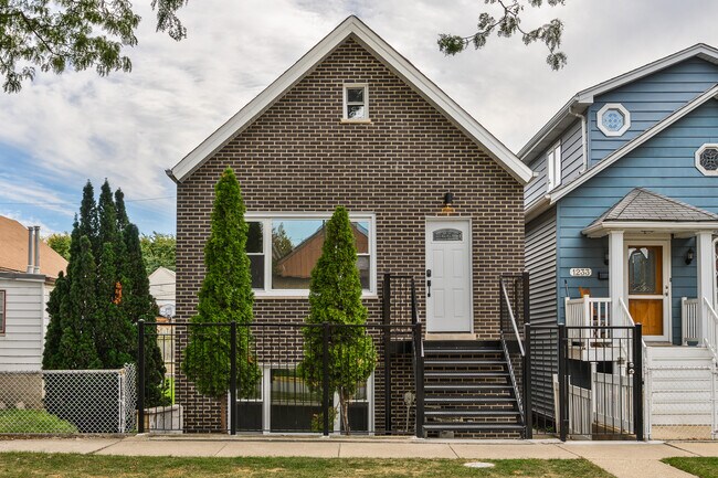 Building Photo - 1229 W 32nd Pl