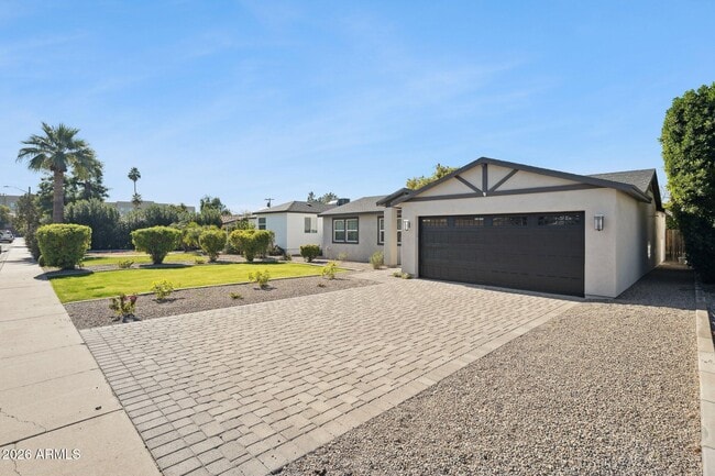 Building Photo - 4232 North 19th Pl