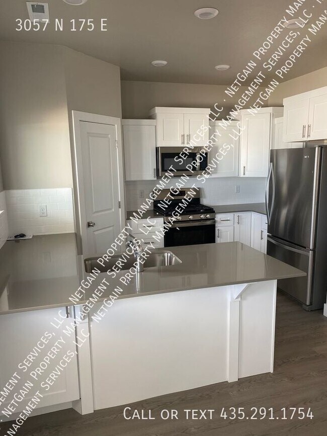 Building Photo - 3 Bedroom Cedar Bend Townhome