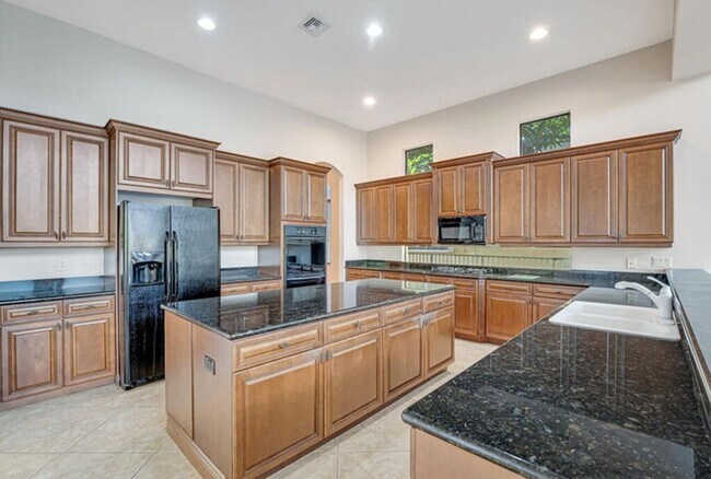 Foto del edificio - 10513 Versailles Blvd