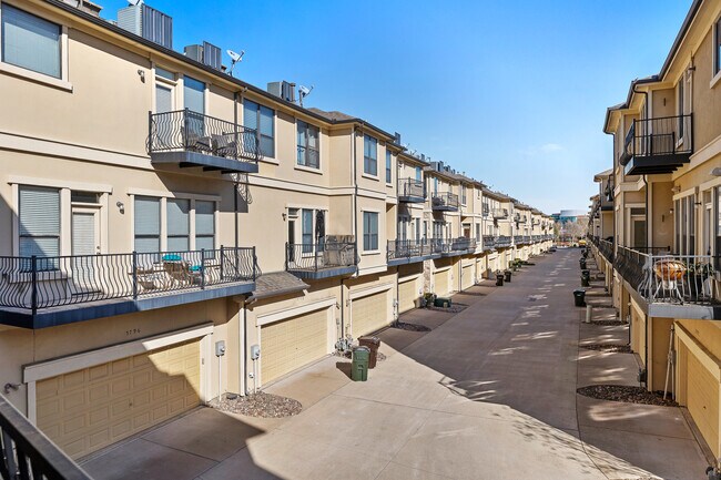 Foto del edificio - 7420 Bishop Rd