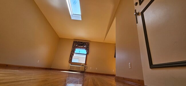 Building Photo - 416 68th St