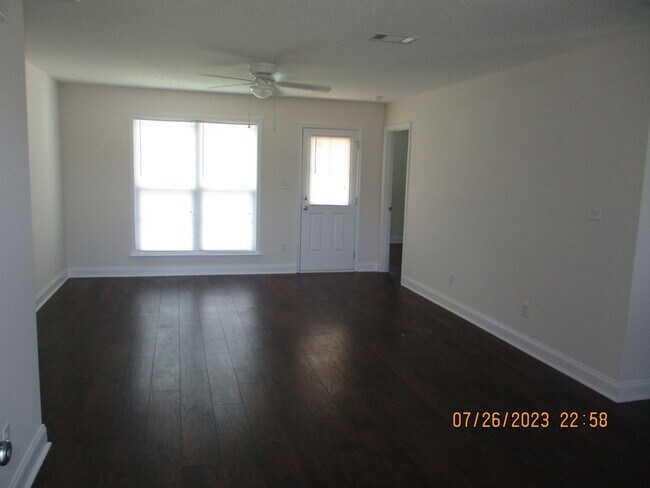 Foto del edificio - 721 Pineview Ln NE