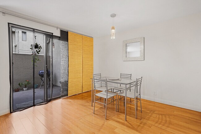 Foto del edificio - 435 Virgil Ave