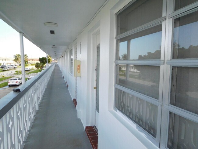Foto del edificio - 52 NE 204th St