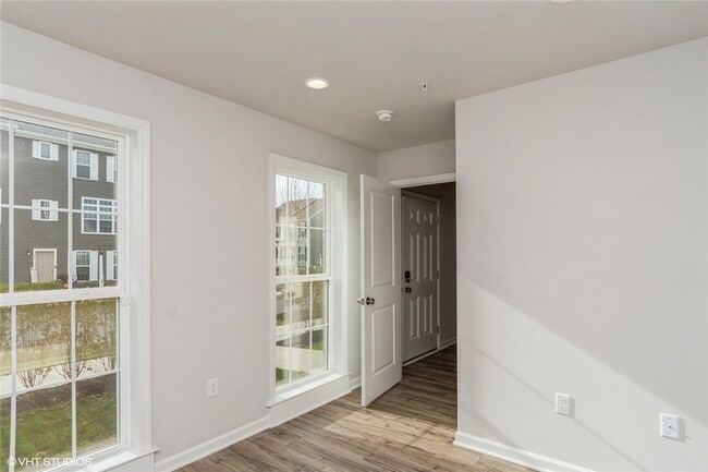 Foto del edificio - 210 Gress Rd