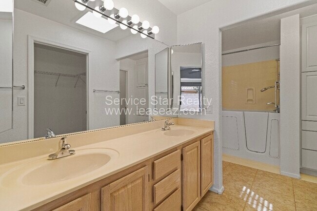 Building Photo - 14656 W Sandcreek Trail