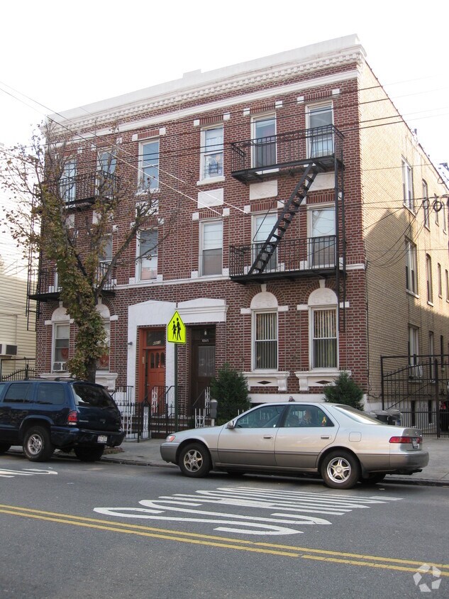 Building Photo - 6911 13th Ave