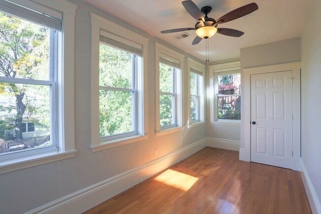 Building Photo - 405 Meridian St