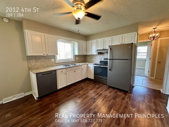 Building Photo - Recently Renovated 2 Bedroom, 1.5 Bathroom...