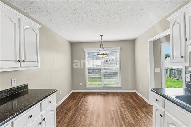Foto del edificio - 201 Fox Hunt Ln