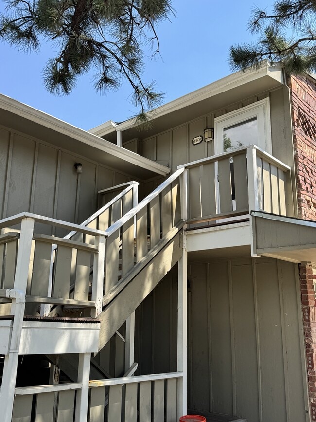 Building Photo - 857 S Van Gordon Ct