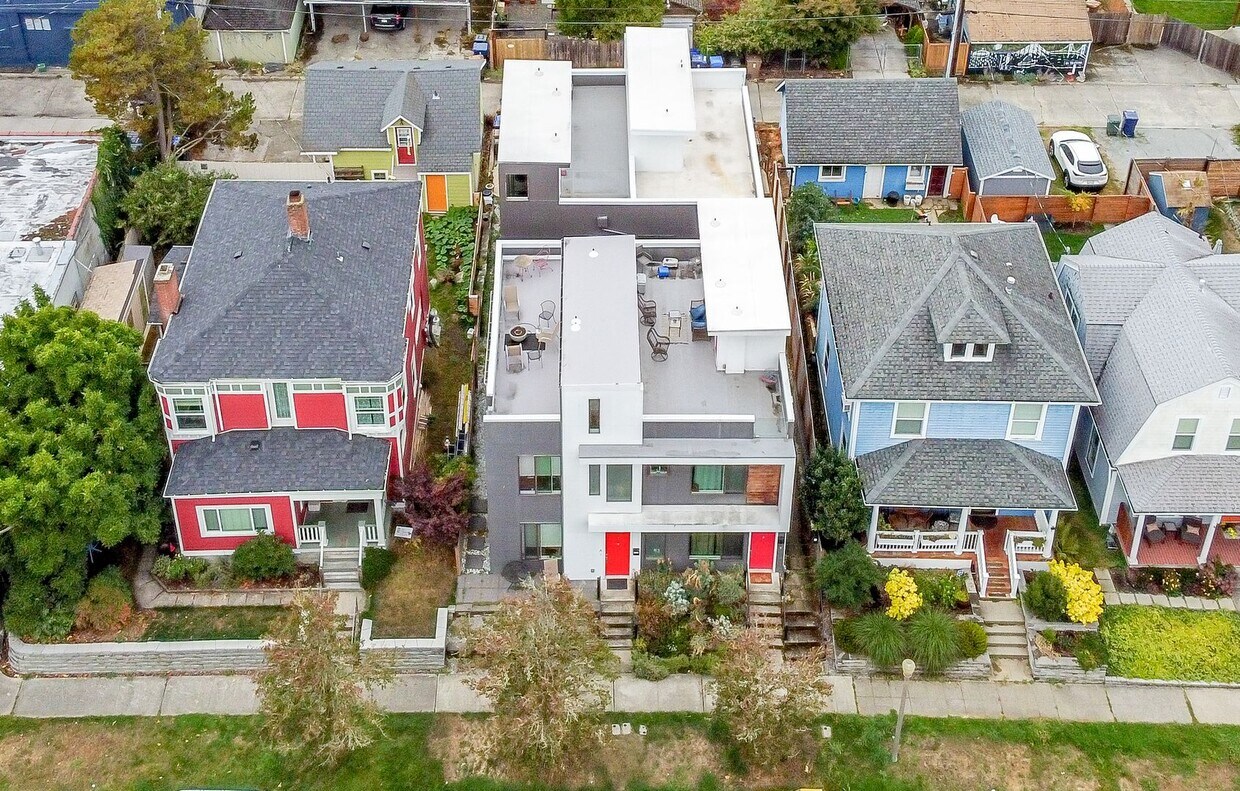 Foto del edificio - Modern Townhome