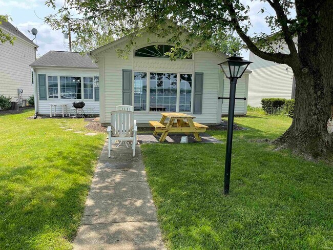 Foto del edificio - 10358 N Leeland Ln