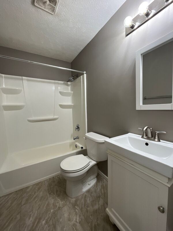 Building Photo - 1335 N 27th St