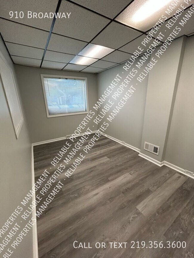 Foto del edificio - 910 Broadway-