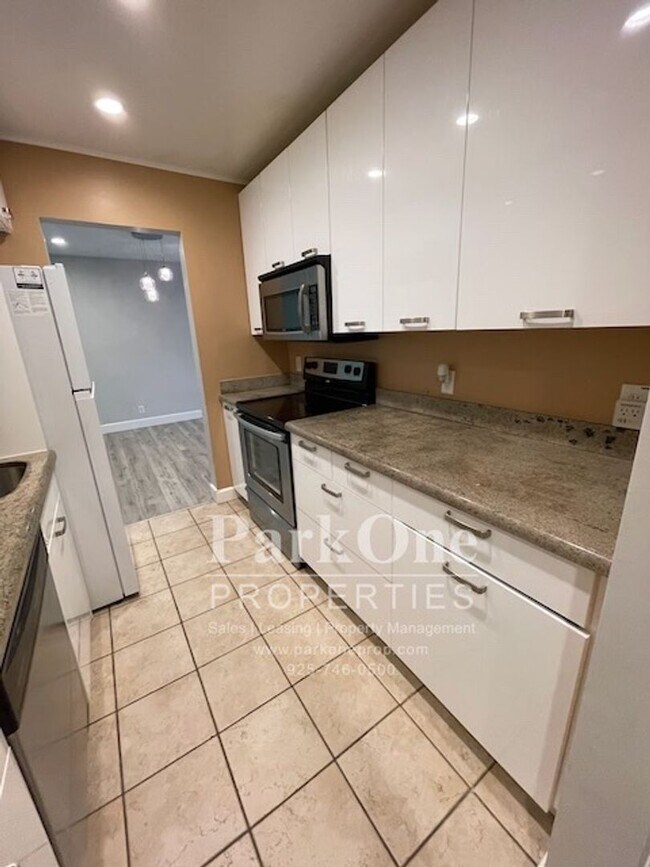 Foto del edificio - Spacious Condo Near Downtown Walnut Creek ...