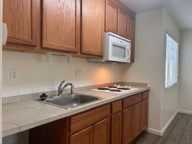 Foto del edificio - 1 Bedroom ~ 1 Bath ~ Refrigerator Washer &...