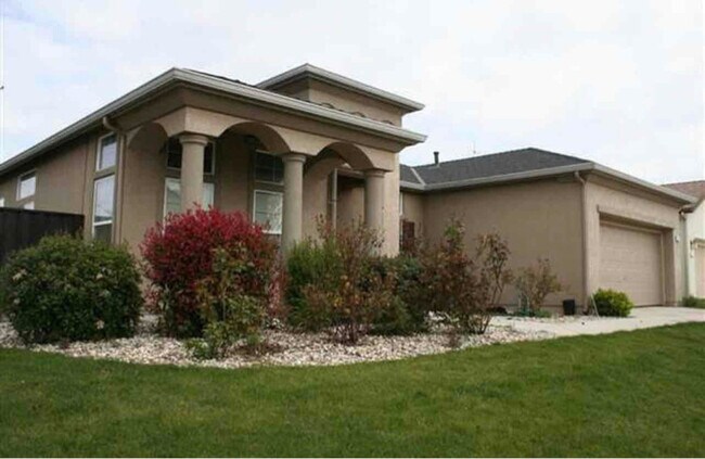 Building Photo - 3475 Musgrave Ave