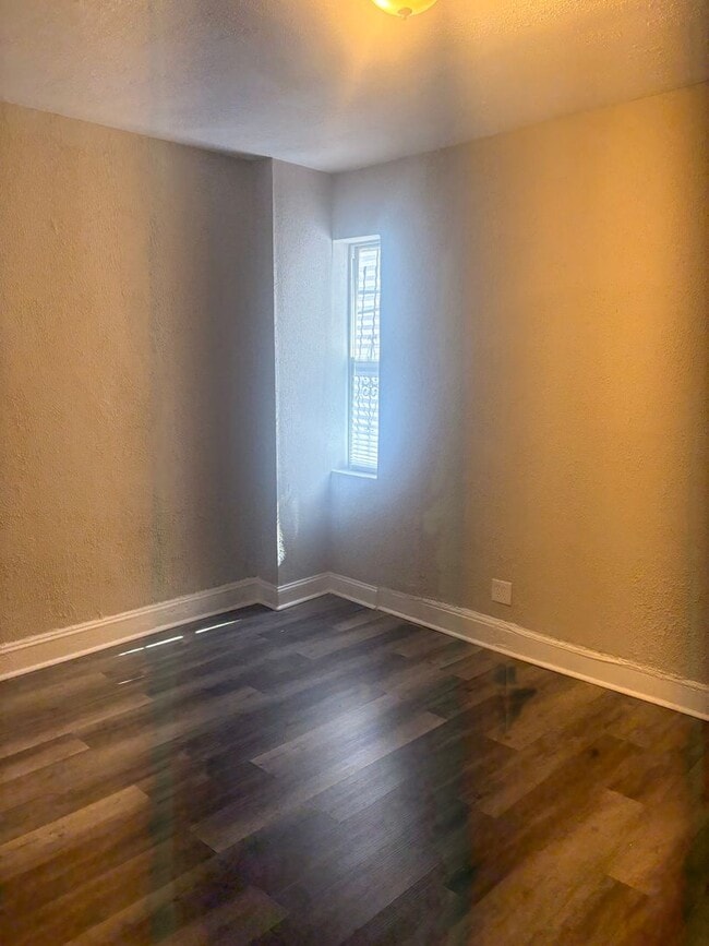 Building Photo - Fully Updated 3BR Home in East Baltimore – Modern Kitchen & Move-In Ready!