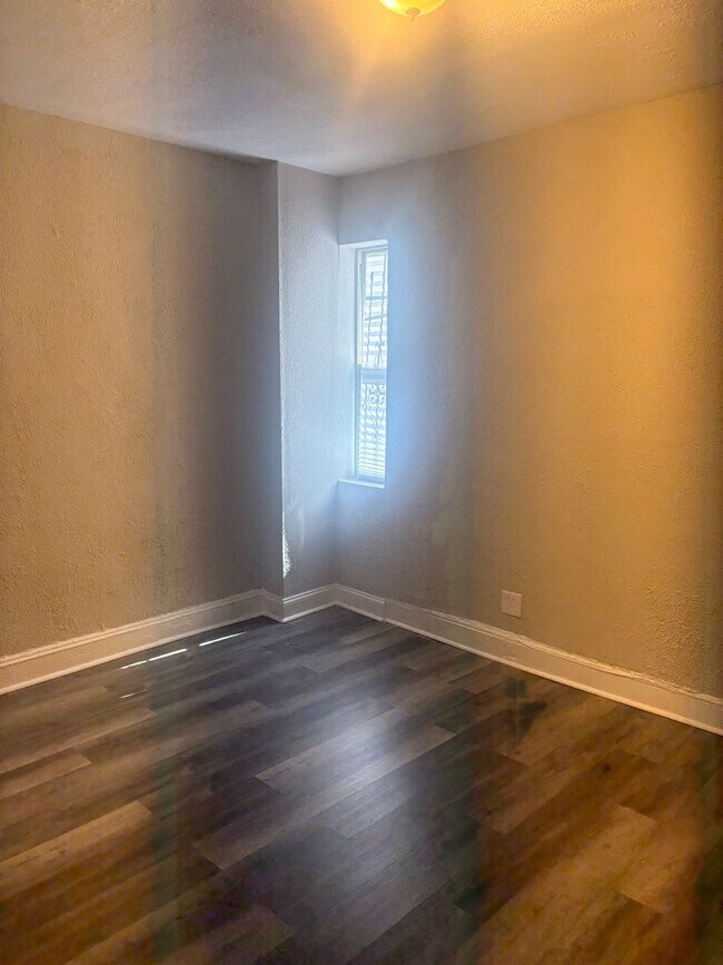 Foto del edificio - Fully Updated 3BR Home in East Baltimore – Modern Kitchen & Move-In Ready!