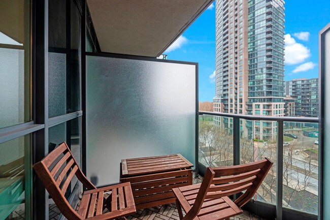 Building Photo - 211 Fort York Blvd