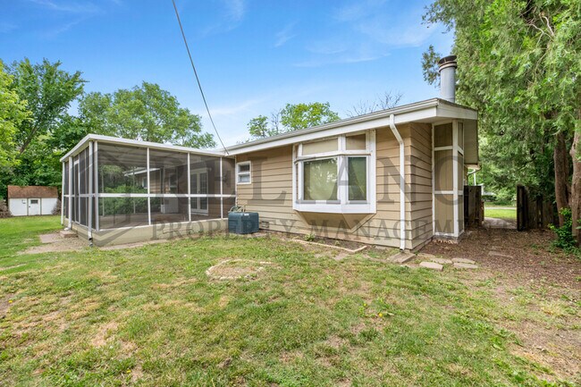 Foto del edificio - 614 N Brownthrush Ln