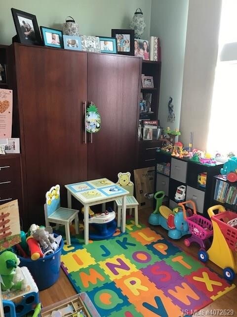 Foto del edificio - 2510 Long Beach Blvd