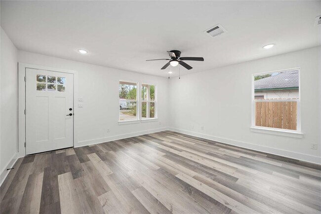 Foto del edificio - 3405 Mt Pleasant St