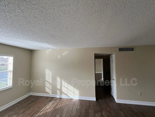 Foto del edificio - 1920 E Edgewood Dr