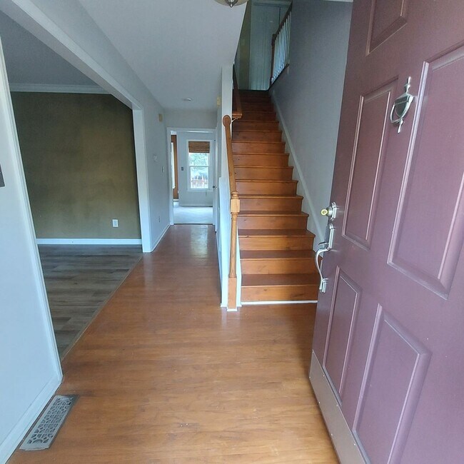 Foto del edificio - 1230 Briardale Rd