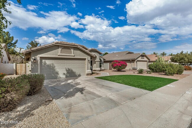 Building Photo - 2334 E Rawhide St