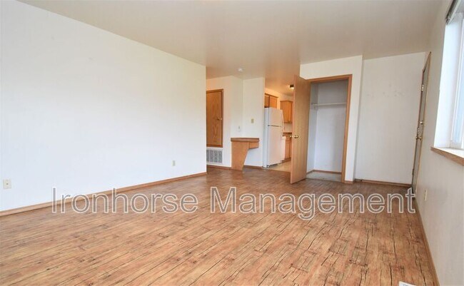 Foto del edificio - 9 Michael Grove Ave