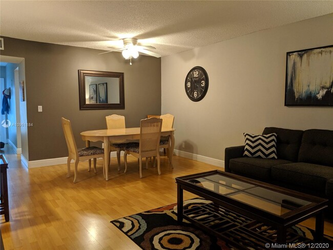Foto del edificio - 7620 NW 18th St