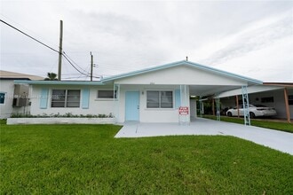 Building Photo - 2702 NW 51st Pl