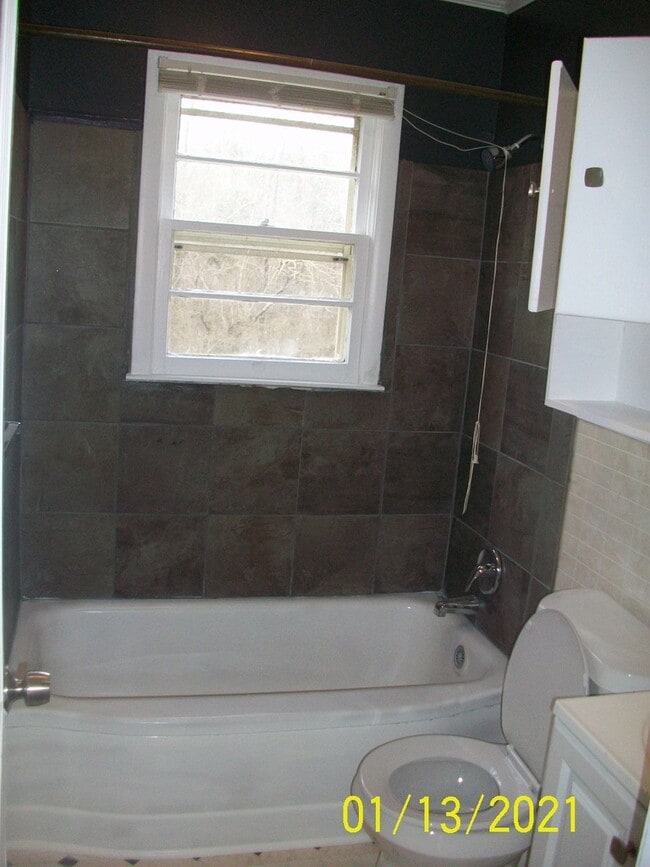 Building Photo - 53 Lakeside Dr