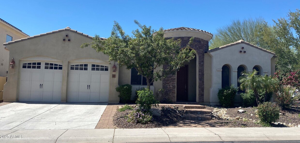 Foto principal - 2417 East Charlotte Dr