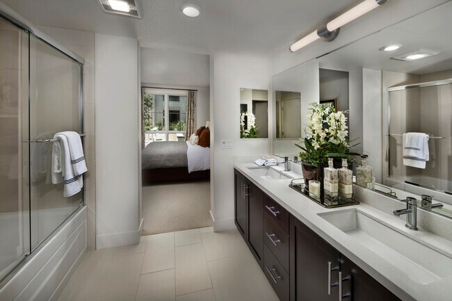 double bowl Vanity, relationship saver, :) - 657 Walnut St