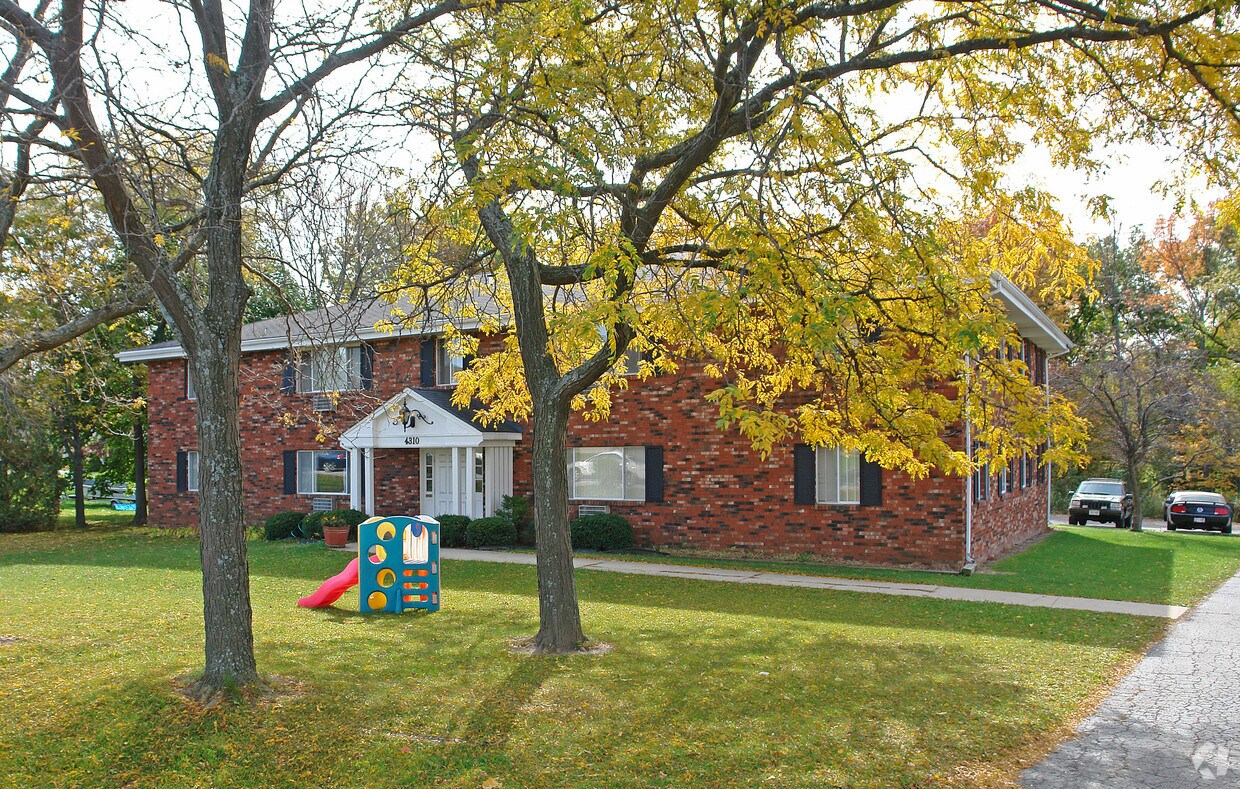 Building Photo - 4310 Kennedy Dr