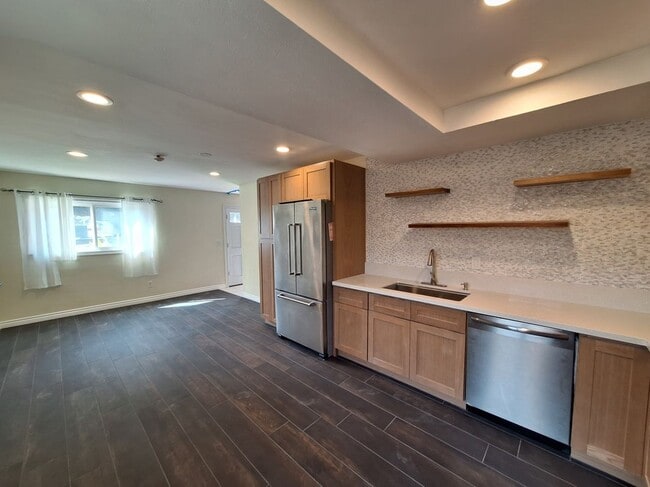 Building Photo - 2305 Rockefeller Ln