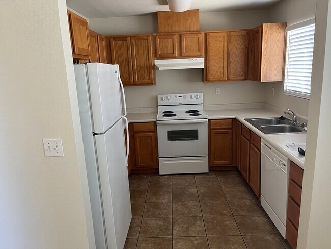 Building Photo - 2448 Avignon Cir