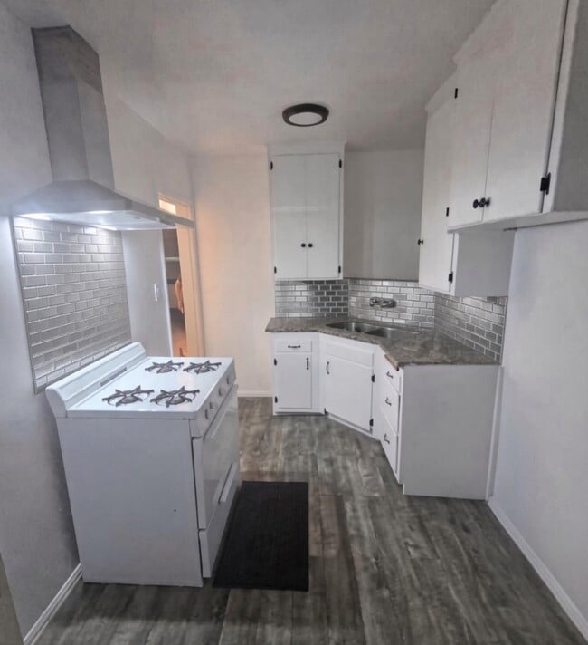 Building Photo - 1307 S Long Beach Blvd