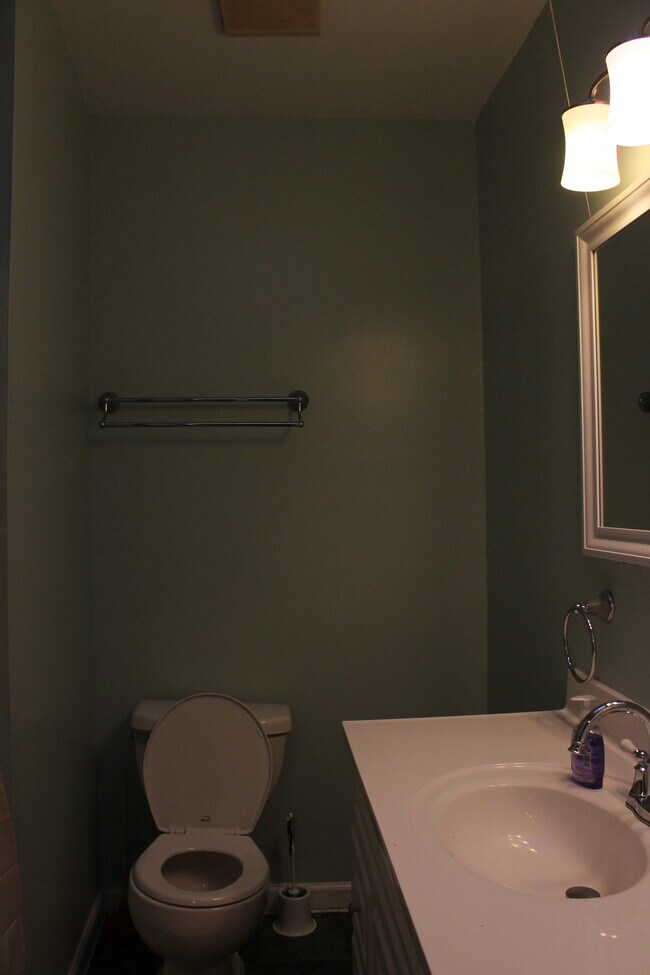 Building Photo - 1012 E 36th St