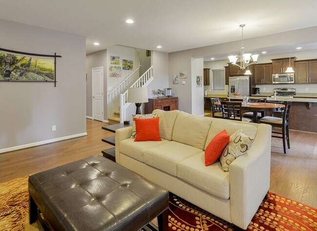 Foto del edificio - Maple Valley Stunning 5+ Bedroom 2.75 Bath