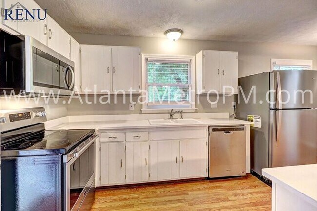 Building Photo - Now Available! 4 bedrooms 2 baths